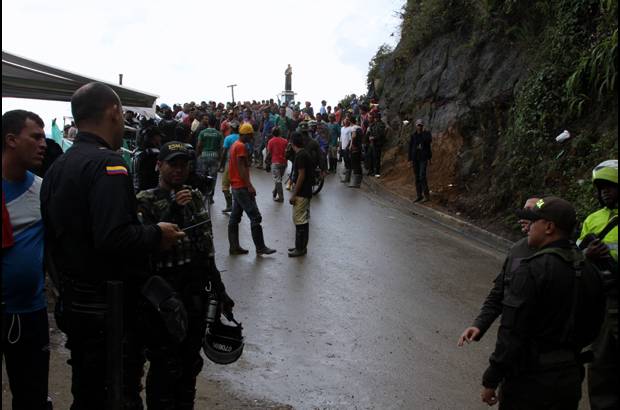 Foto cortes&#237;a Polic&#237;a Antioquia - Seg&#250;n las autoridades m&#225;s que familias, en la zona abundan personas que llegan solas a trabajar y se ven negocios y cambuches.