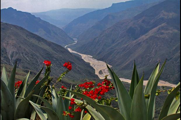 Henry Agudelo - Desde la cima del Parque Nacional del Chicamocha se aprecia el río que cruza el cañón.