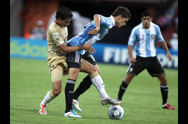 Juan Antonio S&#225;nchez - Argentina empez&#243; controlando m&#225;s la pelota, pero el tr&#225;mite no se le present&#243; nada c&#243;modo.