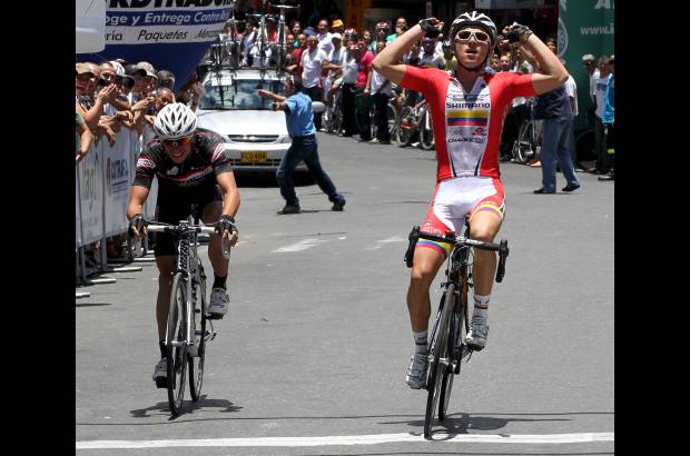 Foto Jaime Pérez - Daniel Jaramillo entró segundo en la etapa tras Roldán.