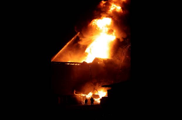 Donaldo Zuluaga - En el incendio resultaron heridos bomberos que atend&#237;an la emergencia.