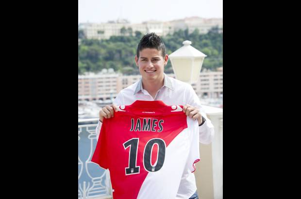 - James Rodr&#237;guez tambien fue presentado, al igual que Moutinho.