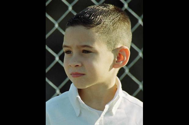 Archivo Reuters - Siendo apenas un niño, Elián fue sacado ilegalmente por su madre hacia Estados Unidos pero la embarcación naufragó. El menor sobrevivió milagrosamente y los pescadores que lo rescataron llevaron a La Florida.
