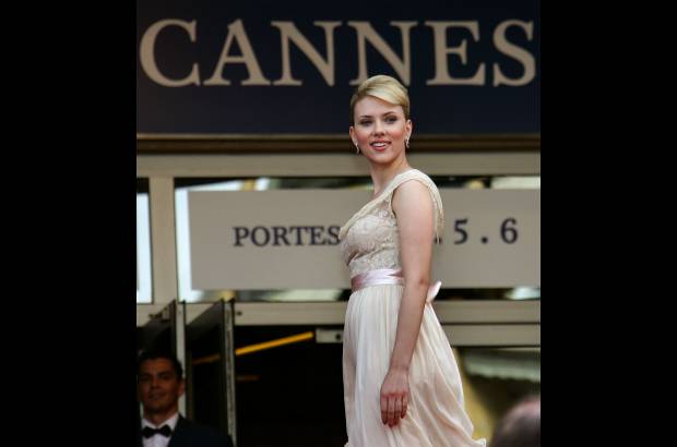 Reuters - 7. Scarlett Johansson es una actriz de cine y cantante, con ciudadan&#237;a estadounidense y danesa, que alcanz&#243; la fama con su papel en la pel&#237;cula El hombre que susurraba a los caballos.