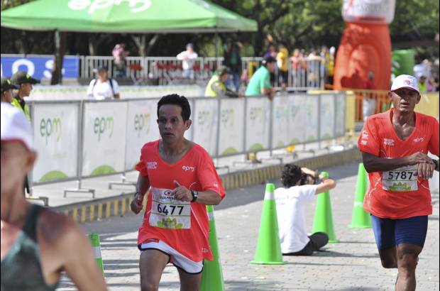 Esteban Jaramillo y Sebasti&#225;n Salazar - M&#225;s de 10 mil competidores se dieron cita en esta hist&#243;rica cita deportiva que se corr&#237;a en las modalidades de 5, 10, 21 y 42 kil&#243;metros.