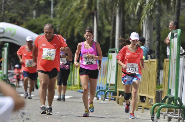 Esteban Jaramillo y Sebasti&#225;n Salazar - M&#225;s de 10 mil competidores se dieron cita en esta hist&#243;rica cita deportiva que se corr&#237;a en las modalidades de 5, 10, 21 y 42 kil&#243;metros.