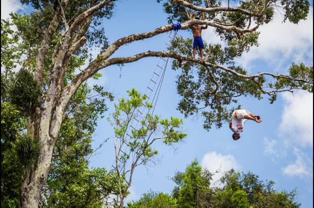 FOTO CORTESIA - COLPRENSA - Adem&#225;s de ejecutar sus mejores saltos, Orlando intercambi&#243; costumbres, comparti&#243; experiencias, disfrut&#243; del paisaje y vivi&#243; las maravillas de este hermoso lugar, l&#237;nea imaginaria que divide a estos tres pa&#237;ses latinoamericanos.
