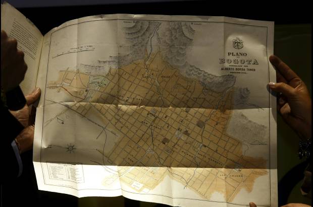 Andrés Torres-Colprensa - Cada uno de los documentos está inventariado detalladamente en un anexo al Acta de clausura de la urna centenaria, escrita en letra de estilo y clausurada el 31 de octubre de 1911.