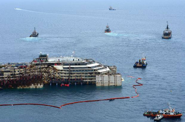 AFP - El plan de rescate proseguirá con la elevación del Costa Concordia con ayuda de unos grandes contenedores metálicos y con su traslado 30 metros mar adentro en dirección este.