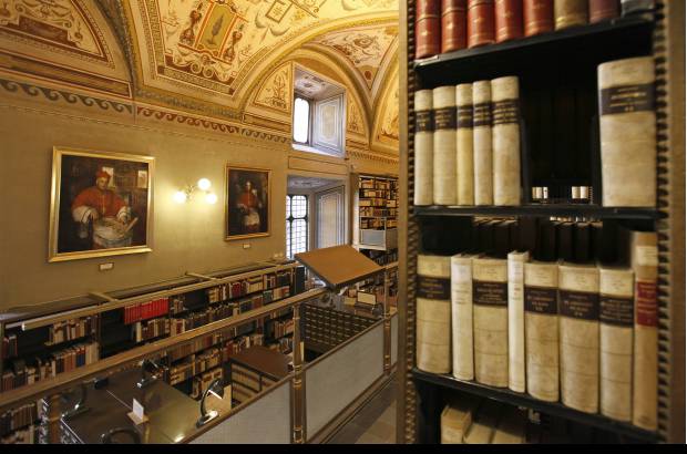 Reuters - El papa Nicol&#225;s V inici&#243; la biblioteca en la d&#233;cada de 1450.