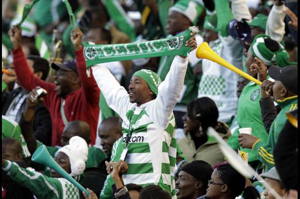 AP - Los hinchas africanos alentaron a su selección, pero sus ánimos no fueron suficientes.