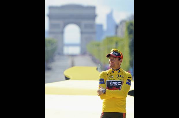 AP - Evans, de 34 a&#241;os, cruz&#243; la meta en los Campos El&#237;seos al final de una etapa mayormente ceremonial. El australiano se hab&#237;a asegurado virtualmente el t&#237;tulo en la contrarreloj del s&#225;bado en Grenoble.