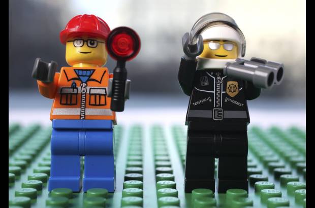 Foto Bloomberg - Los personajes de Lego le dan una particular gracias a los juegos.