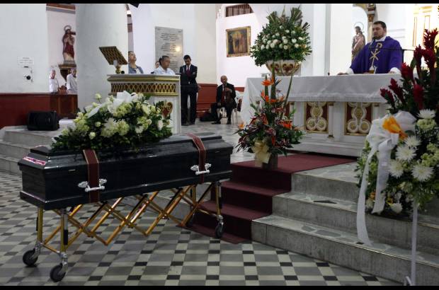 Manuel Saldarriaga - El sepelio de Iv&#225;n Dar&#237;o Gonz&#225;lez se realiza en la Iglesia Nuestra Se&#241;ora de la Asunci&#243;n.