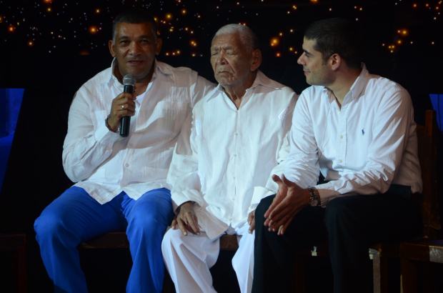 - Ivo y Leandro D&#237;az, con Juan Fernando Herrera, gerente de Mercadeo de Diageo Colombia.