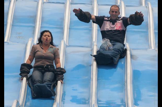 FOTO EL COLOMBIANO - Es uno de los sitios de recreación de mayor acogida por los habitantes de Medellín. Sus juegos mecánicos y el lago que tiene en su centro son sus atracciones más reconocidas. Por el Parque Norte J. Emilio Valderrama han pasado casi todos los medellinenses.