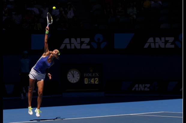 Reuters - La bielorrusa Victoria Azarenka, otra de la favoritas, tambi&#233;n debut&#243; con victoria ante la brit&#225;nica Heather Watson.