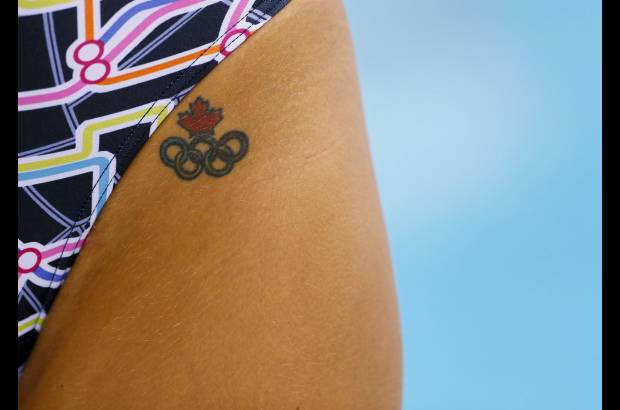 Reuters - Los tatuajes con los Anillos Olímpicos empezaron a aparecer con la llegada de los deportistas.