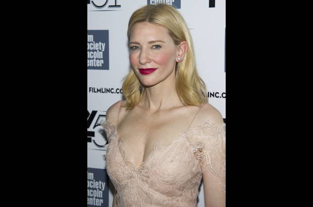 AP - Cate Blanchett visti&#243; de neutros y se maquill&#243; para dejar todo el impacto a su labios.