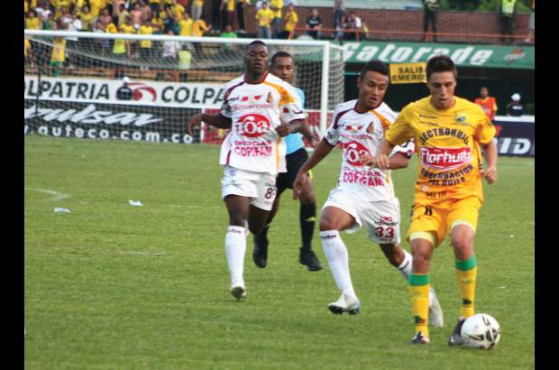 Colprensa - Huila venci&#243; por 1-0 a Tolima en el Guillermo Plazas Alcid.