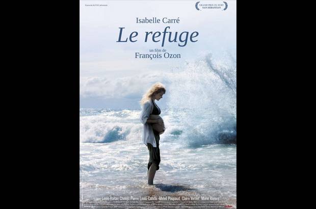 Le Refuge (The refuge) - Mousse y Louis son j&#243;venes, bellos, ricos y est&#225;n enamorados, pero las drogas invaden sus vidas. Louis muere de una sobredosis. Mousse sobrevive y se da cuenta de que est&#225; embarazada. Aturdida, Mousse huye a una casa lejos de Par&#237;s. Unos meses m&#225;s tarde, el hermano de Louis se re&#250;ne con ella en su refugio para ayudarla y revelarle un secreto.