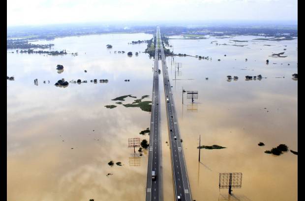 AP - Las extendidas inundaciones del monzón, tifones y tormentas han infligido estragos sin precedentes en la región, dejando más de 600 muertos o desaparecidos en la India, Tailandia, las Filipinas, Japón, China, Pakistán y Vietnam en los últimos cuatro meses.