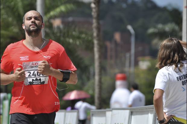 Esteban Jaramillo y Sebasti&#225;n Salazar - M&#225;s de 10 mil competidores se dieron cita en esta hist&#243;rica cita deportiva que se corr&#237;a en las modalidades de 5, 10, 21 y 42 kil&#243;metros.