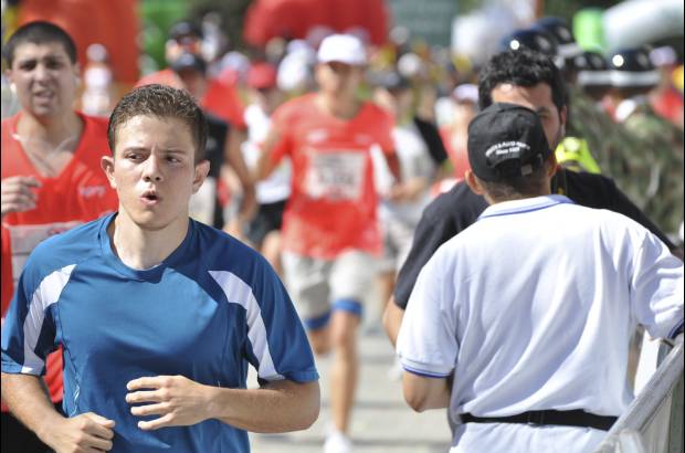 Esteban Jaramillo y Sebasti&#225;n Salazar - M&#225;s de 10 mil competidores se dieron cita en esta hist&#243;rica cita deportiva que se corr&#237;a en las modalidades de 5, 10, 21 y 42 kil&#243;metros.
