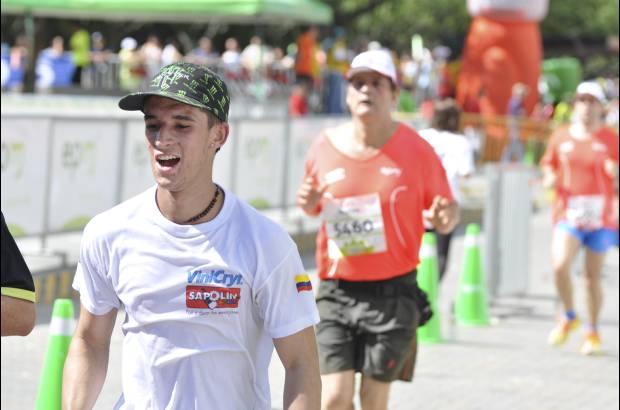 Esteban Jaramillo y Sebasti&#225;n Salazar - M&#225;s de 10 mil competidores se dieron cita en esta hist&#243;rica cita deportiva que se corr&#237;a en las modalidades de 5, 10, 21 y 42 kil&#243;metros.