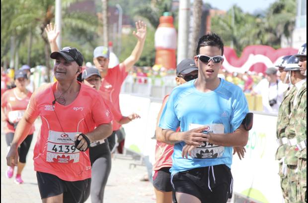 Esteban Jaramillo y Sebasti&#225;n Salazar - M&#225;s de 10 mil competidores se dieron cita en esta hist&#243;rica cita deportiva que se corr&#237;a en las modalidades de 5, 10, 21 y 42 kil&#243;metros.