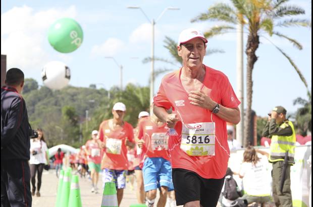 Esteban Jaramillo y Sebasti&#225;n Salazar - M&#225;s de 10 mil competidores se dieron cita en esta hist&#243;rica cita deportiva que se corr&#237;a en las modalidades de 5, 10, 21 y 42 kil&#243;metros.