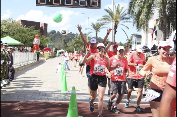 Esteban Jaramillo y Sebasti&#225;n Salazar - M&#225;s de 10 mil competidores se dieron cita en esta hist&#243;rica cita deportiva que se corr&#237;a en las modalidades de 5, 10, 21 y 42 kil&#243;metros.