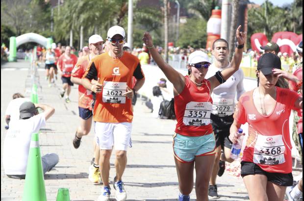Esteban Jaramillo y Sebasti&#225;n Salazar - M&#225;s de 10 mil competidores se dieron cita en esta hist&#243;rica cita deportiva que se corr&#237;a en las modalidades de 5, 10, 21 y 42 kil&#243;metros.