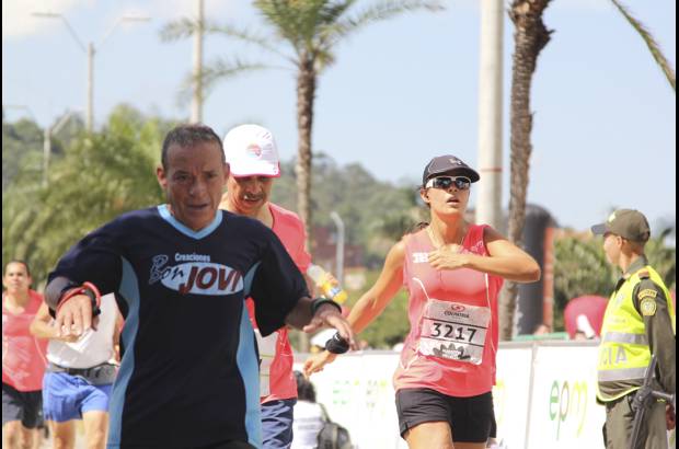 Esteban Jaramillo y Sebasti&#225;n Salazar - M&#225;s de 10 mil competidores se dieron cita en esta hist&#243;rica cita deportiva que se corr&#237;a en las modalidades de 5, 10, 21 y 42 kil&#243;metros.