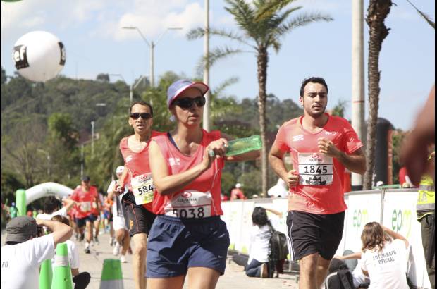 Esteban Jaramillo y Sebasti&#225;n Salazar - M&#225;s de 10 mil competidores se dieron cita en esta hist&#243;rica cita deportiva que se corr&#237;a en las modalidades de 5, 10, 21 y 42 kil&#243;metros.