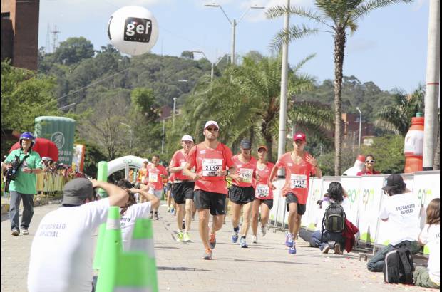 Esteban Jaramillo y Sebasti&#225;n Salazar - M&#225;s de 10 mil competidores se dieron cita en esta hist&#243;rica cita deportiva que se corr&#237;a en las modalidades de 5, 10, 21 y 42 kil&#243;metros.