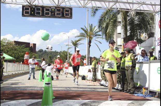 Esteban Jaramillo y Sebasti&#225;n Salazar - M&#225;s de 10 mil competidores se dieron cita en esta hist&#243;rica cita deportiva que se corr&#237;a en las modalidades de 5, 10, 21 y 42 kil&#243;metros.