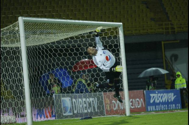 Colprensa - Millonarios hizo respetar su cancha y derrot&#243; por 3-1 al Cali en el estadio El Camp&#237;n.