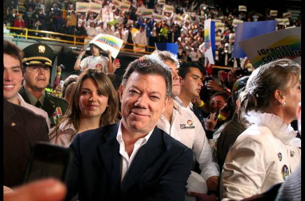 AP - Gracias por la confianza que han depositado en nosotros 9 millones de ciudadanos, indicó Santos.