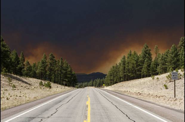 Reuters - Incendios forestales quemaron m&#225;s de 1.000 kil&#243;metros cuadrados en Estados Unidos. Arizona, Phoenix, Nuevo M&#233;xico y Miami sufrieron con la tragedia de las llamas.