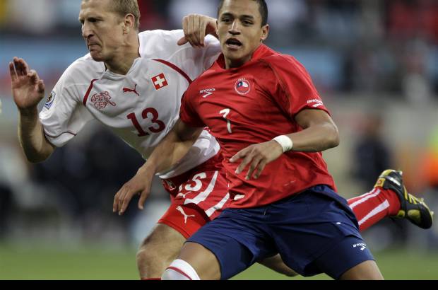 AP - El presidente de Chile, Sebastián Piñera, quien vio el partido en la sureña ciudad de Constitución -una de las zonas más afectadas por el terremoto de febrero- destacó el triunfo de la selección, pero afirmó que la tarea aún está pendiente.
