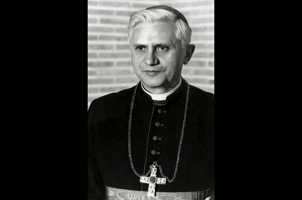 REUTERS - Intervino como consultor del arzobispo de Colonia en el Concilio Vaticano II y en marzo de 1977, fue designado arzobispo de Munich y Freising.
