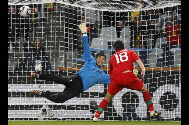 AP - Hugo Almeida en el minuto 56 anotaba el tercero y Portugal se dedicaba a disfrutar del compromiso después de un complicado arranque con empate ante Costa de Marfil.