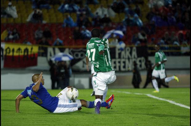 Colprensa - Millonarios hizo respetar su cancha y derrot&#243; por 3-1 al Cali en el estadio El Camp&#237;n.