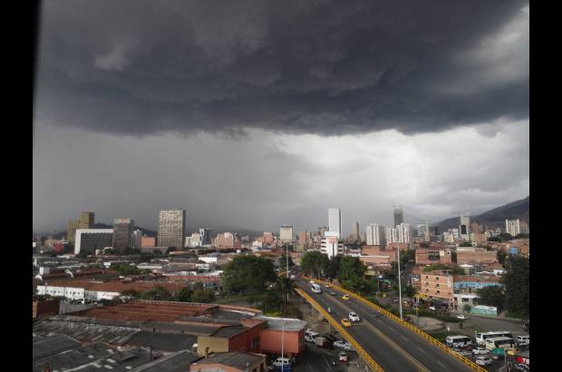 Cortes&#237;a Adriana P&#233;rez - El cielo antes de la tormenta.
