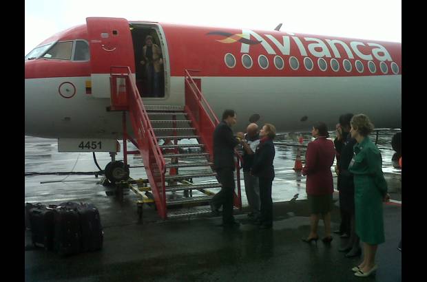 Juan José García Villegas - Los empleados de SAM, ho y de Avianca, se fundieron en emocionantes abrazos.