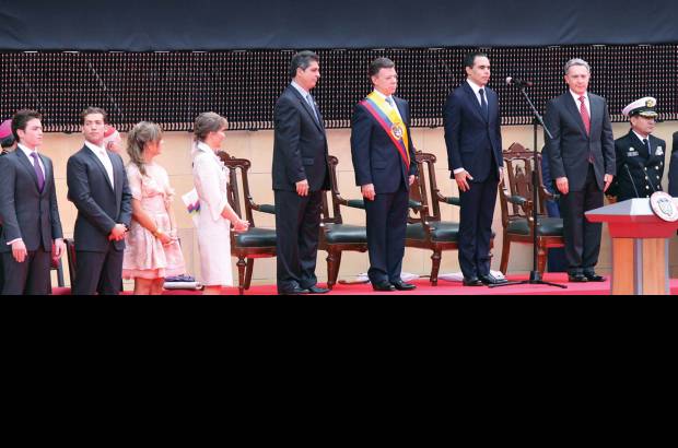 Colprensa - El ex presidente &#193;lvaro Uribe V&#233;lez estuvo presente en el cato de posesi&#243;n de Juan Manuel Santos.