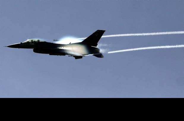 Hernán Vanegas - Ha sido una semana en la que los aviones han hecho de las suyas mientras surcan los cielos, conducidos por acróbatas que no tienen miedo a las alturas.