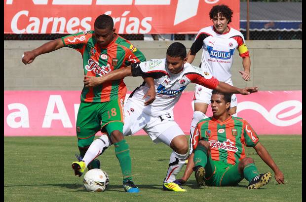 Róbinson Sáenz - Envigado dejó escapar tres puntos en casa. Tras tener la diferencia del 1-0 y de suspenderse el partido para el domingo, el Cúcuta igualó el encuentro.