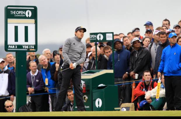 AP - Villegas se robó todas las miradas en el inicio del Open Championship en Escocia.